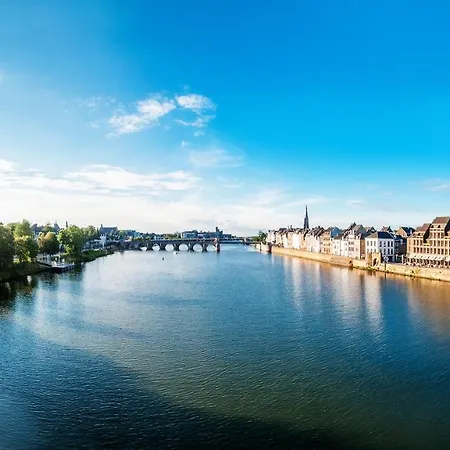 Cosy Floating Boatlodge Athene * Maastricht