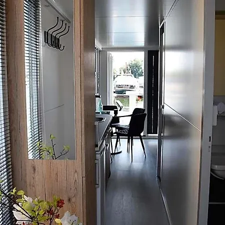 Gerendaház Cosy Floating Boatlodge Athene Maastricht