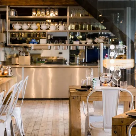 Cosy Floating Boatlodge Athene