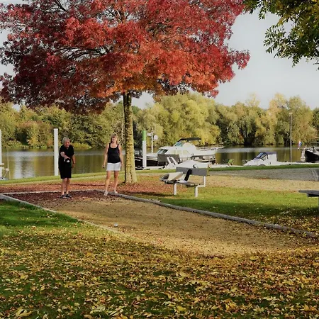 Orman Evi Cosy Floating Boatlodge Athene *