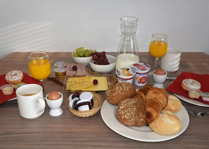 Cosy Floating Boatlodge Athene Maastricht