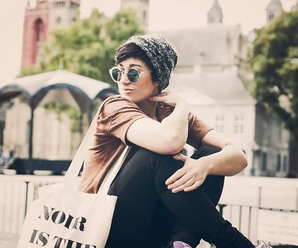 Cosy Floating Boatlodge Athene