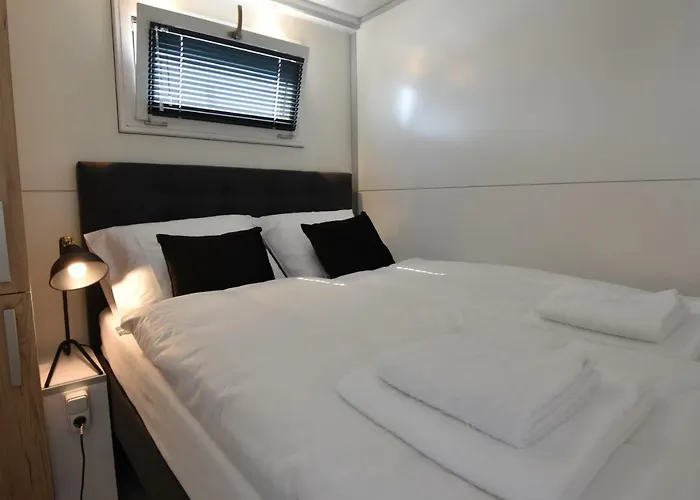 Orman Evi Cosy Floating Boatlodge Athene Maastricht