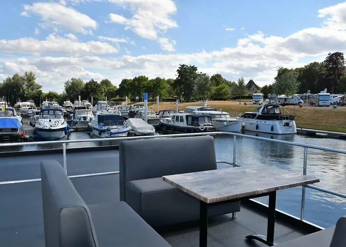 Lodge Cosy Floating Boatlodge Athene