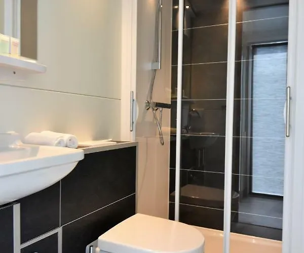 Cosy Floating Boatlodge Athene *