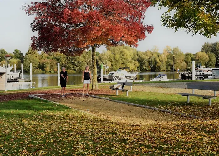 Orman Evi Cosy Floating Boatlodge Athene *