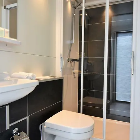 Cosy Floating Boatlodge Athene *